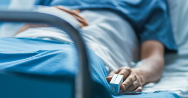 Mübahisə edən şəxs digərini spirtlə yandırdı