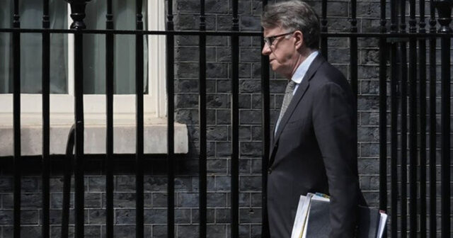 Britaniyalı keçmiş səfir saxlanıldı – VİDEO