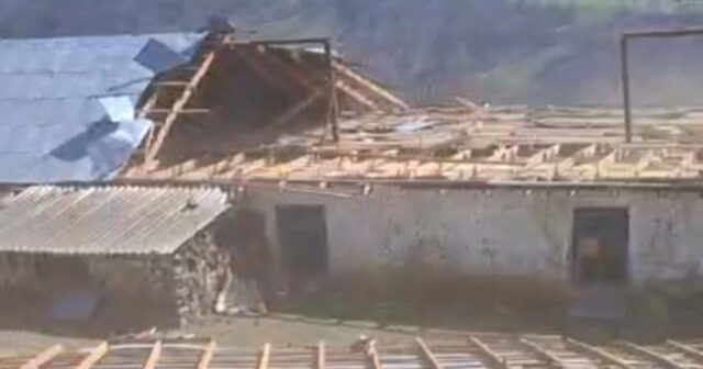 Yardımlıda güclü külək məktəb binasının damını uçurdu – VİDEO – FOTO Yardımlıda güclü külək məktəb binasının damını uçurdu – VİDEO – FOTO