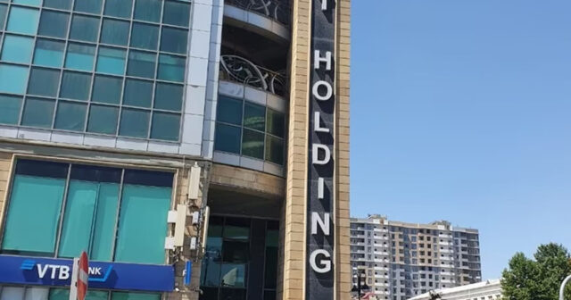 Mehdiyevin qardaşının tikdirdiyi qəzalı bina – Lifti belə yoxdur…