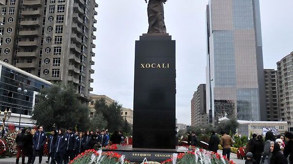 Azərbaycan xalqı “Ana harayı” abidəsini ziyarət edir