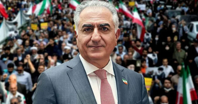 Pəhləvi bayraq qaldırdı, Qraham dəstək verdi – Münhendə Qərbdən Tehrana açıq mesaj Pəhləvi bayraq qaldırdı, Qraham dəstək verdi – Münhendə Qərbdən Tehrana açıq mesaj