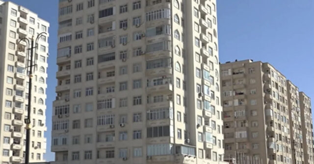 Sakinlər yaşadıqları mənzillərin çıxarışlarını ala bilmirlər: MTK-dan şikayət – VİDEO Sakinlər yaşadıqları mənzillərin çıxarışlarını ala bilmirlər: MTK-dan şikayət – VİDEO