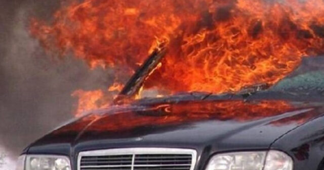 Bakıda “Mercedes” markalı minik avtomobili yanıb