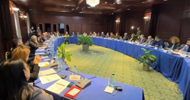 Azərbaycan və Ermənistan nümayəndələrinin İrəvanda görüşü başladı Azərbaycan və Ermənistan nümayəndələrinin İrəvanda görüşü başladı