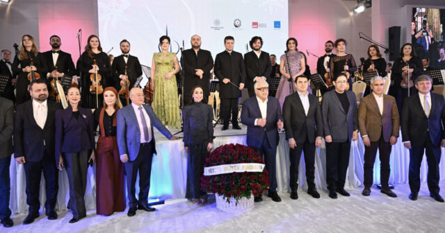 Leyla Əliyeva “Qış nağılı”nın açılışında – FOTO