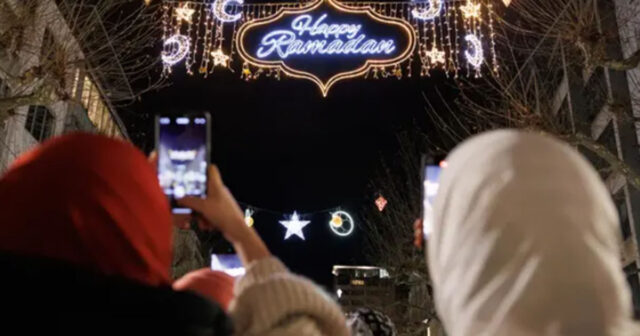 Ramazanda Frankfurt küçələri – VİDEO Ramazanda Frankfurt küçələri – VİDEO