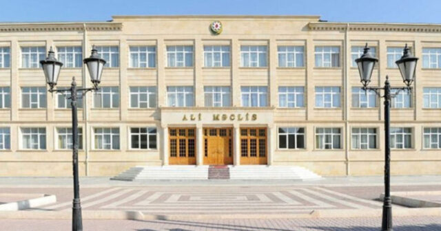 Naxçıvan Ali Məclisi sədrinin bəzi fərmanları ləğv edildi