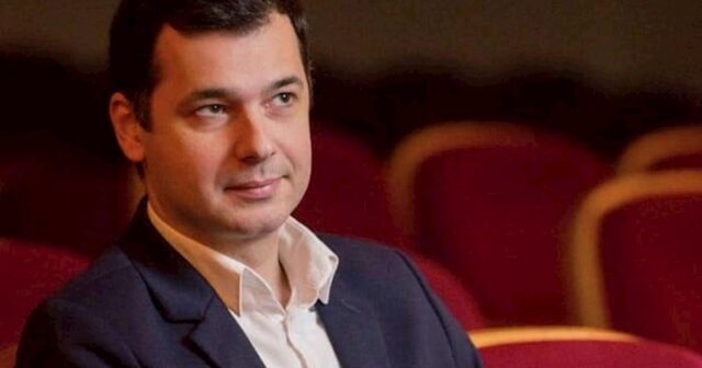 Əməkdar artistlərin oğlu teatra rəhbər gətirildi