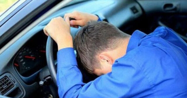 Prospektdə qalan maşından 27 yaşlı oğlanın meyiti tapıldı Prospektdə qalan maşından 27 yaşlı oğlanın meyiti tapıldı