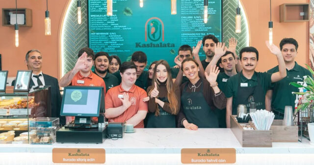 Alena Əliyeva onlarla kofe hazırladı – FOTO