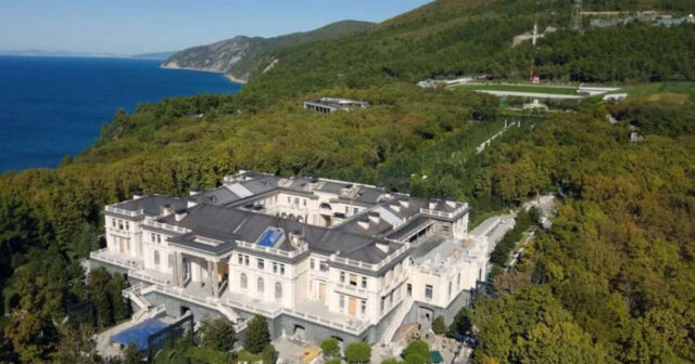 “Putin sarayı” ilə bağlı gizlinlər – Milyard dollarlıq iqamətgah 800 min rubla satılıb