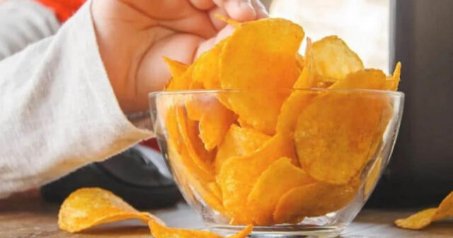 “İçindən həşəratlar çıxdı” – Çips paketlərində qurdlar olur? – VİDEO