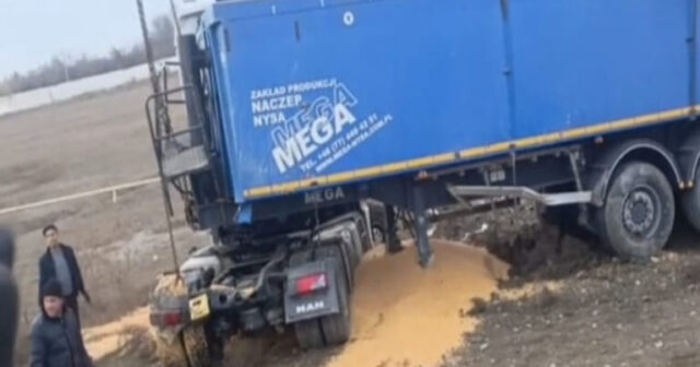 Ucarda yük maşını ilə minik maşını toqquşdu