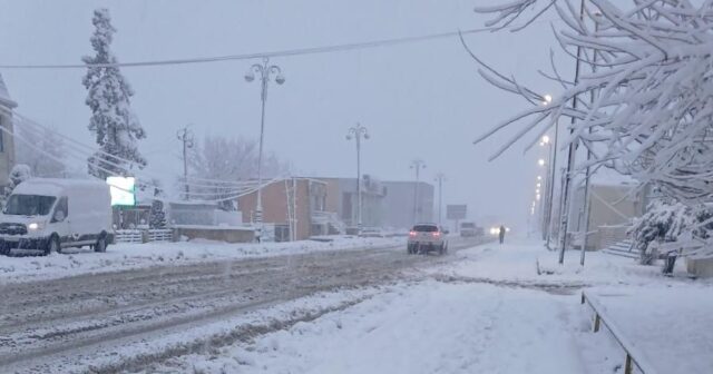Lerikdə qarın hündürlüyü 25 sm-ə çatdı – Elektrik enerjisində fasilələr yarandı Lerikdə qarın hündürlüyü 25 sm-ə çatdı – Elektrik enerjisində fasilələr yarandı