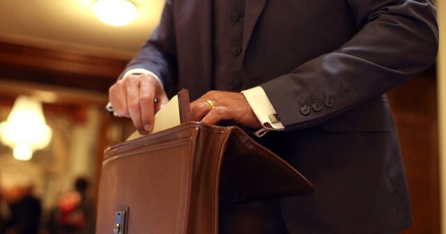 Başçı tutuldu, işçilər dağıldı – 8 vəzifə boşdur Başçı tutuldu, işçilər dağıldı – 8 vəzifə boşdur