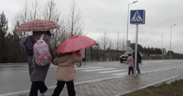 Şəkidə bu yolda məktəblilərə TƏHLÜKƏ – VİDEO