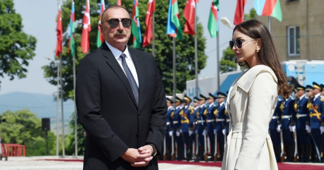 Prezident və xanımı Nəriman Həsənzadəni təbrik etdilər Prezident və xanımı Nəriman Həsənzadəni təbrik etdilər