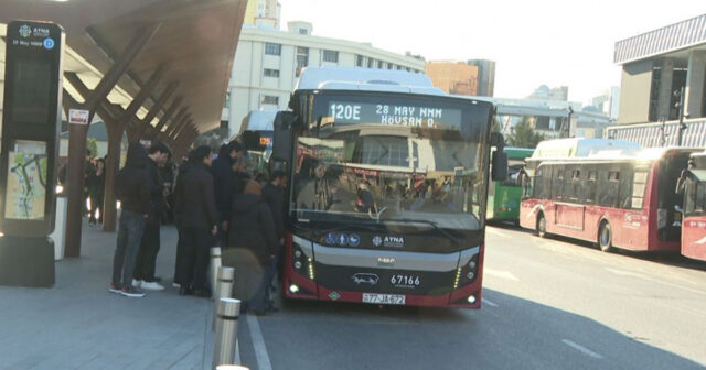 120e sərnişin avtobusunun intervalından NARAZILIQ – VİDEO 120e sərnişin avtobusunun intervalından NARAZILIQ – VİDEO