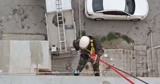 Sumqayıtda azyaşlı belə xilas edildi – VİDEO