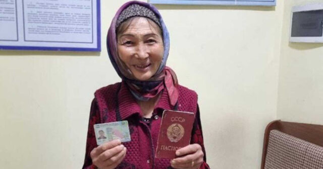 “SSRİ-nin sonuncu vətəndaşı” pasportunu dəyişdi