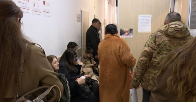 Şəkərli diabet xəstələri niyə saatlarla növbədə gözlədilir? – VİDEO Şəkərli diabet xəstələri niyə saatlarla növbədə gözlədilir? – VİDEO