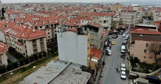 İstanbulda bina çökdü – VİDEO