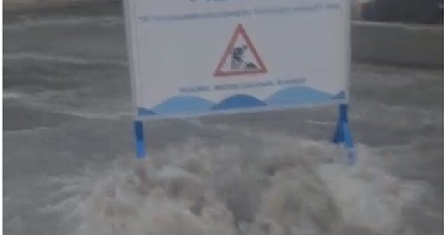 Bakı səhəri belə açdı – Yağışlı yollardan yeni görüntülər