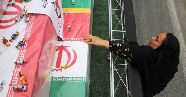 İranda öldürülən tələbə və müəllimlərin sayı açıqlandı