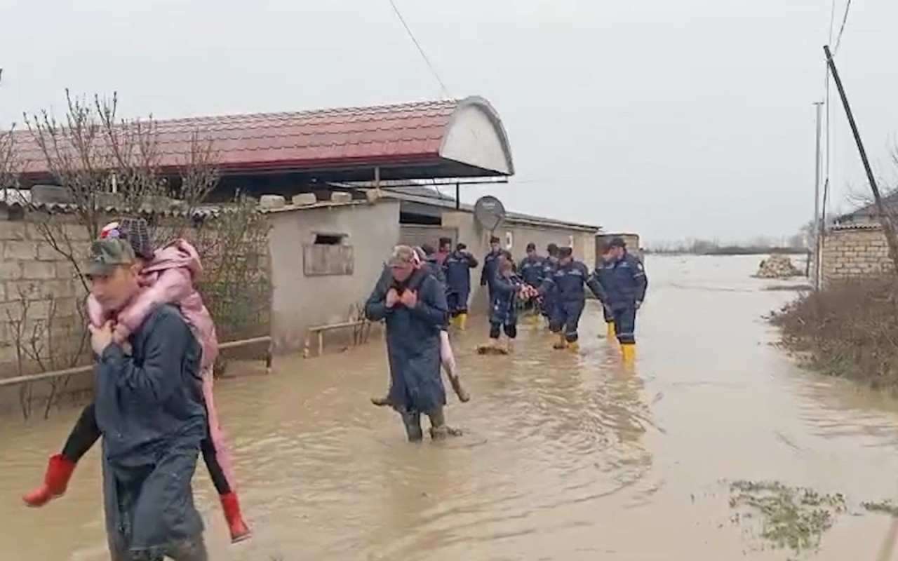 Yaşayış evlərini su basdı – VİDEO