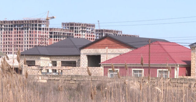 Binəqədi sakinləri evlərinə dolan qoxudan əziyyət çəkirlər – ŞİKAYƏT – VİDEO