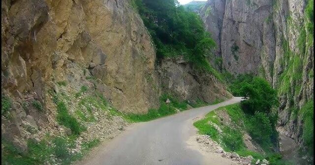 Bu yolda uçqun baş verdi – Hərəkət dayandırıldı