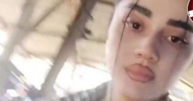 Azərbaycanda satıcı qızı gözəlliyi ilə DİQQƏT ÇƏKDİ – VİDEO Azərbaycanda satıcı qızı gözəlliyi ilə DİQQƏT ÇƏKDİ – VİDEO