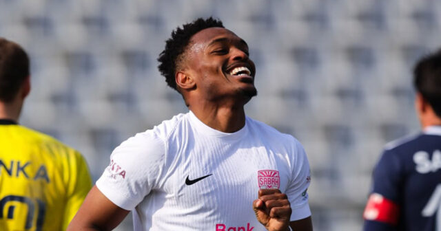 Mikels bunu edən ikinci futbolçu oldu