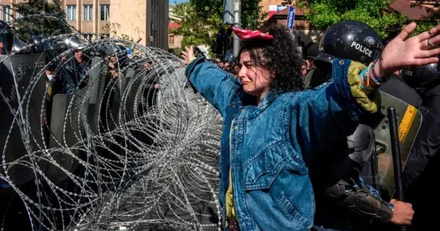 Kubada üsyan: Etirazçılar Kommunist Partiyasının qərargahını yandırdılar