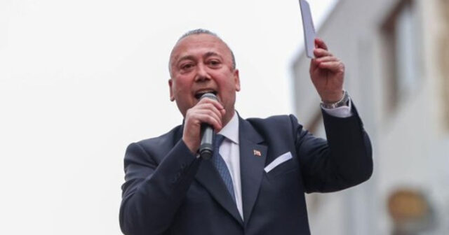 21 yaşlı sevgilisi ilə tutulan mer partiyasından qovuldu