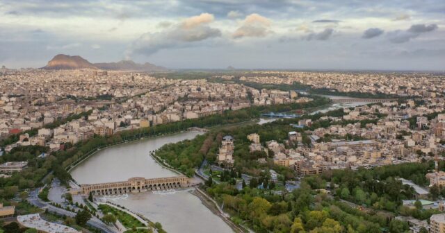 İsfahan atəşə tutuldu: Müdafiə Nazirliyinə məxsus müəssisələr hədəf alınıb