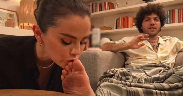 Məşhur müğənninin ərinin ayağını öpməsi gündəm oldu – VİDEO