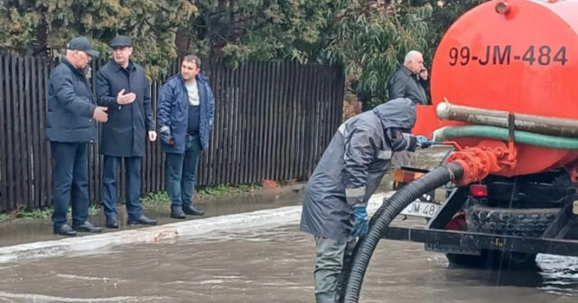 Xəbərdarlıq alan icra başçısı subasma baş verən yerə getdi