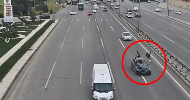 Aeroport yolunda 2 piyadanı maşın vurdu – VİDEO