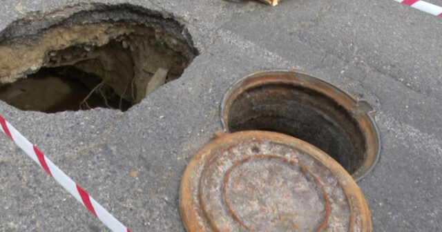 Bakıda kanalizasiya xətti anidən çökdü – VİDEO