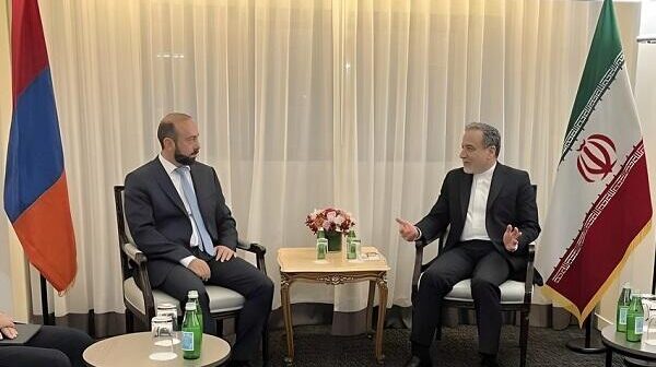 Mirzoyanla Əraqçi danışdı