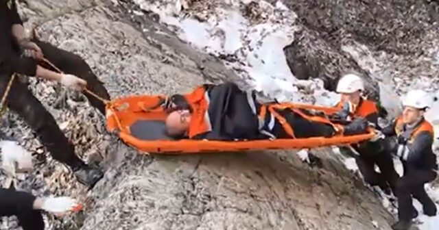 Qəbələdə şəlalənin yanında yıxılaraq yaralandı – VİDEO