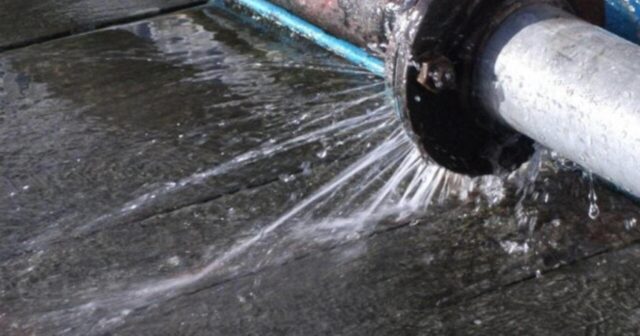 Bakıda səhər tezdən su borusu PARTLADI, hərəkət çətinləşdi – FOTO