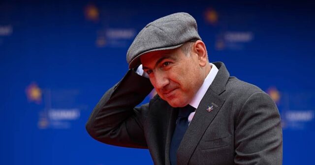 Paşinyan Müctəba Xameneini təbrik edib