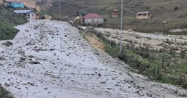 Göyçay çayından sel keçir