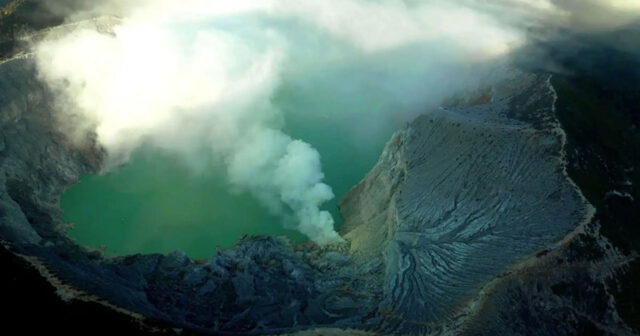 Okeanın 2 km dərinliyində 145 milyon illik vulkan tapıldı