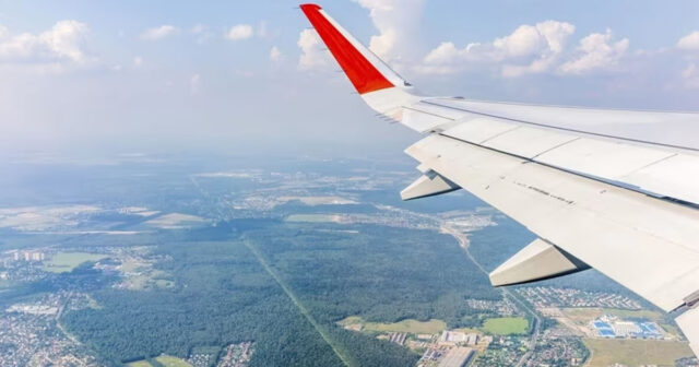 Sərnişinlə dolu təyyarənin havada mühərriki ALOVLANDI – VİDEO