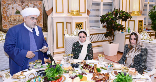 Prezidentin qızları iftar mərasimində – Fotolar