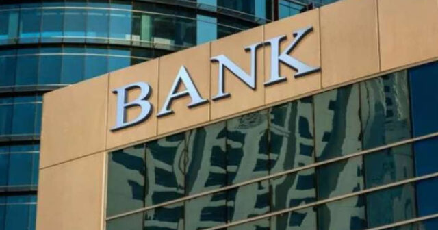 İki bank fəaliyyətini dayandıracaq